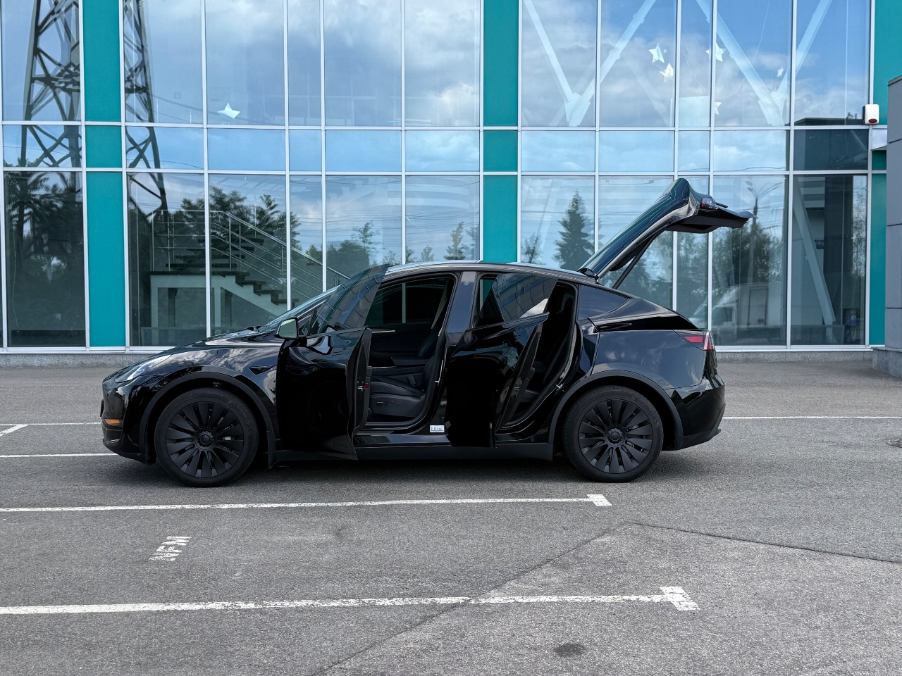 Tesla Model Y - фото 15