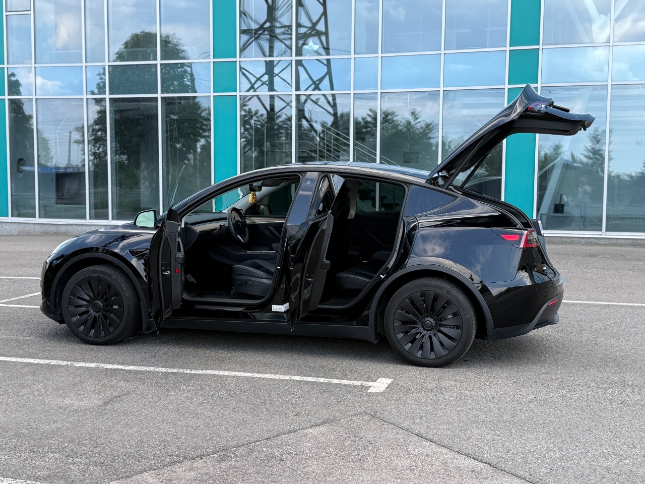 Tesla Model Y - фото 13