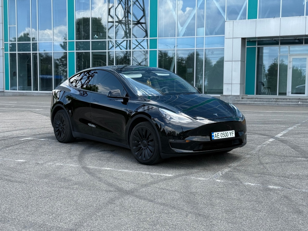 Tesla Model Y - фото 18