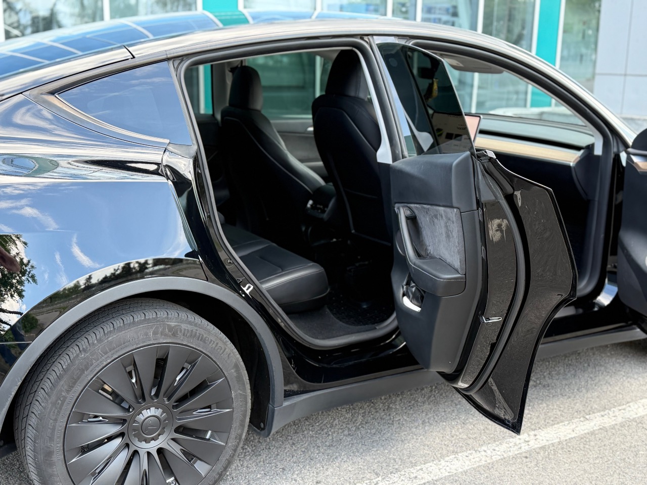 Tesla Model Y - фото 3