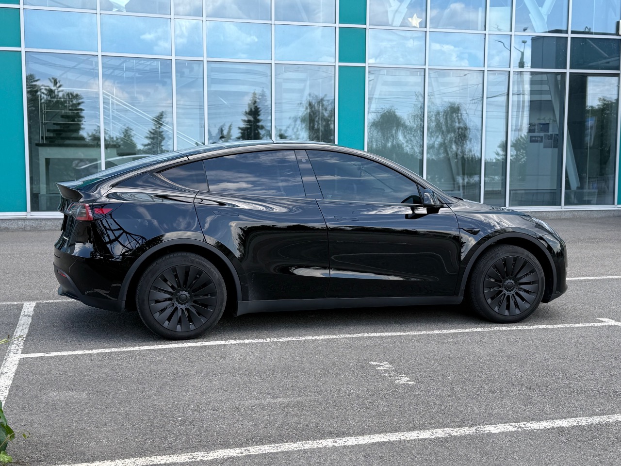 Tesla Model Y - фото 12