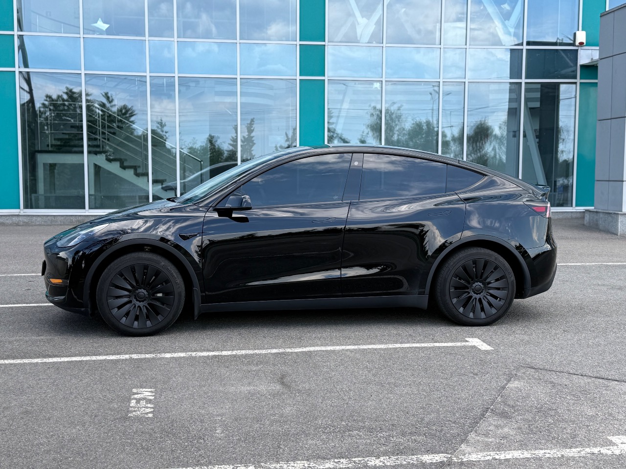 Tesla Model Y - фото 9