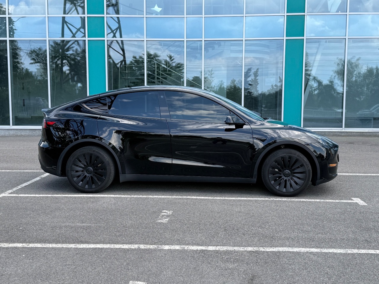 Tesla Model Y - фото 16