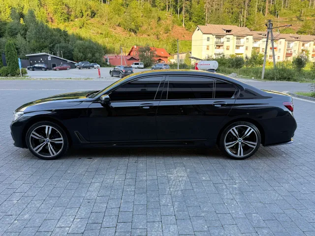 BMW 7 серії - фото 1