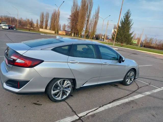 Honda Clarity - фото 4