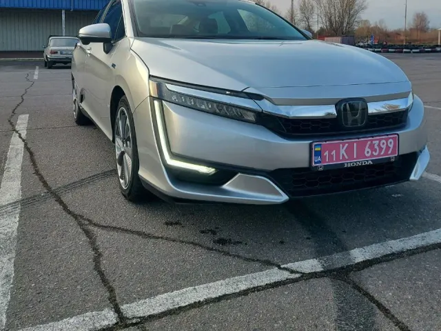 Honda Clarity - фото 3