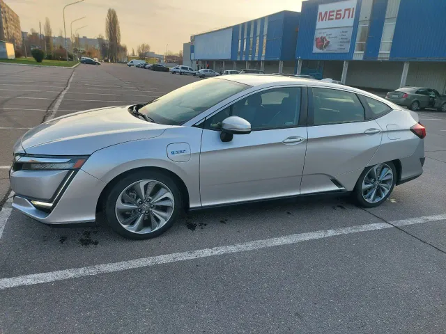 Honda Clarity - фото 1