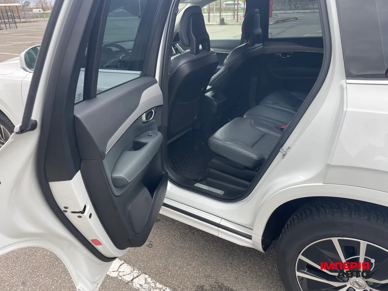 Volvo XC90 - фото 11