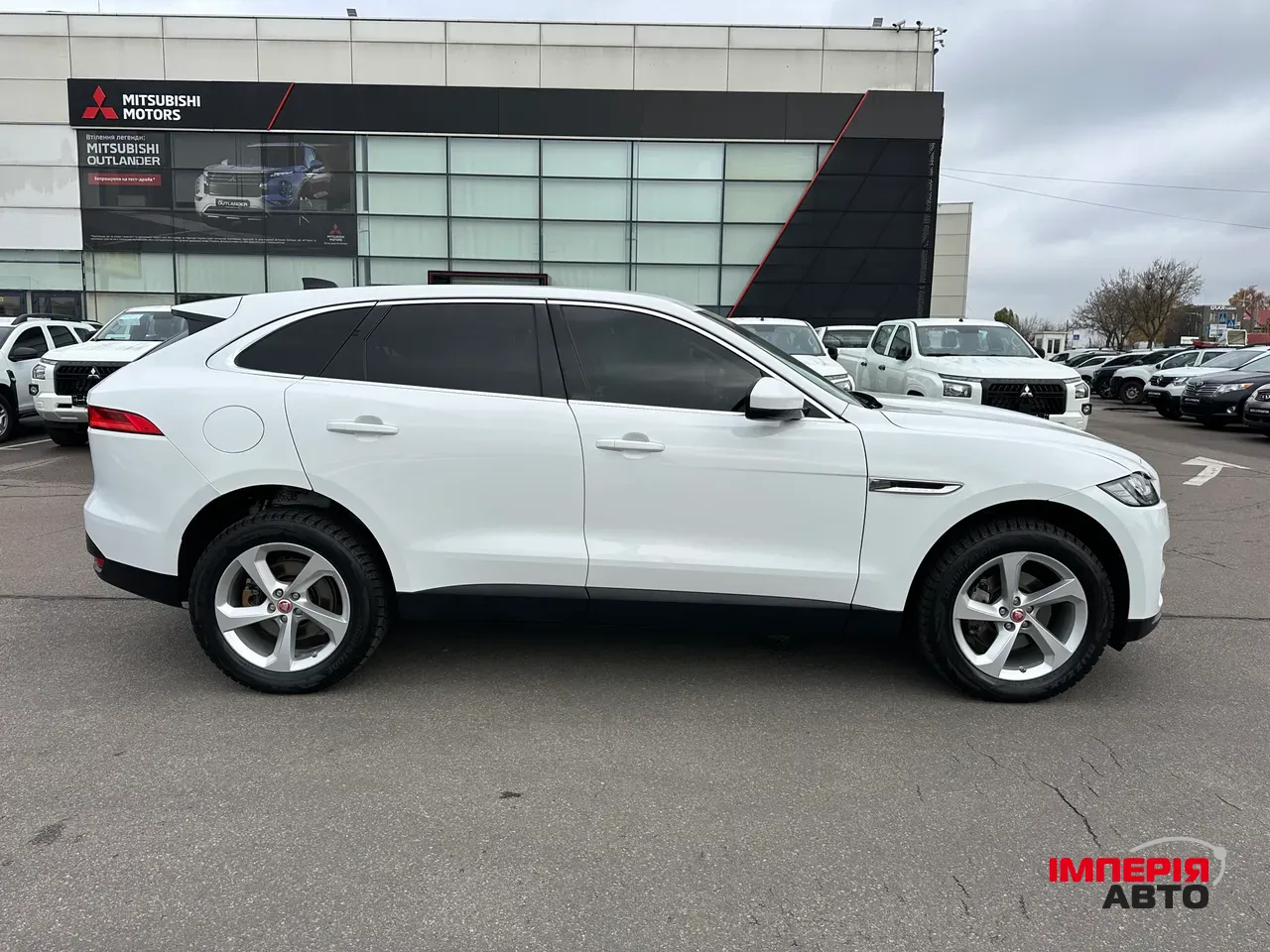 Jaguar F-Pace - фото 9