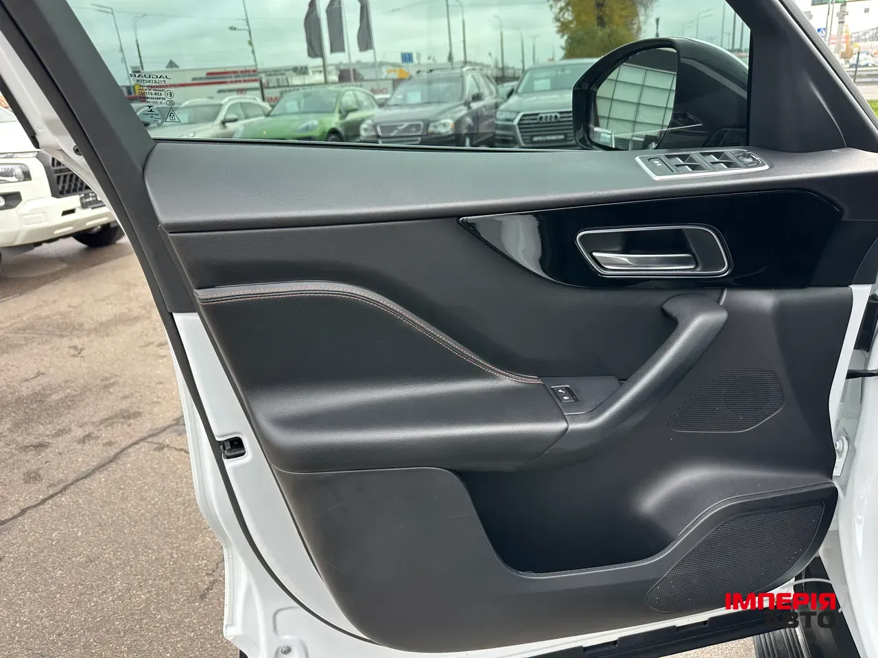 Jaguar F-Pace - фото 17