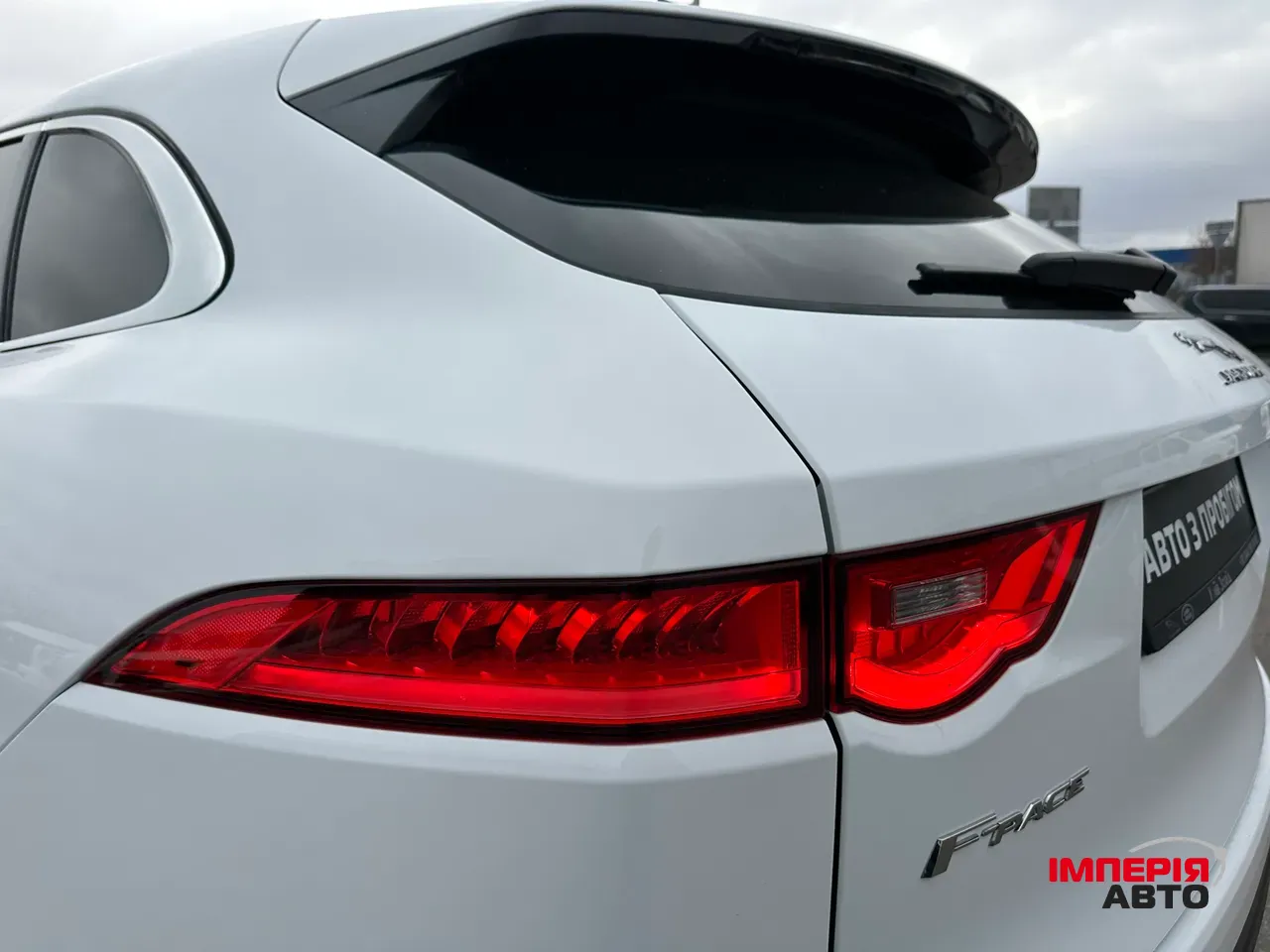 Jaguar F-Pace - фото 12
