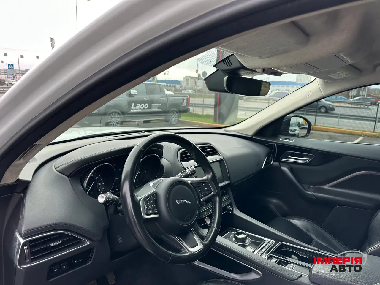 Jaguar F-Pace - фото 18