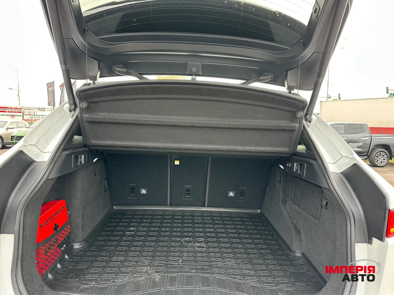 Jaguar F-Pace - фото 10