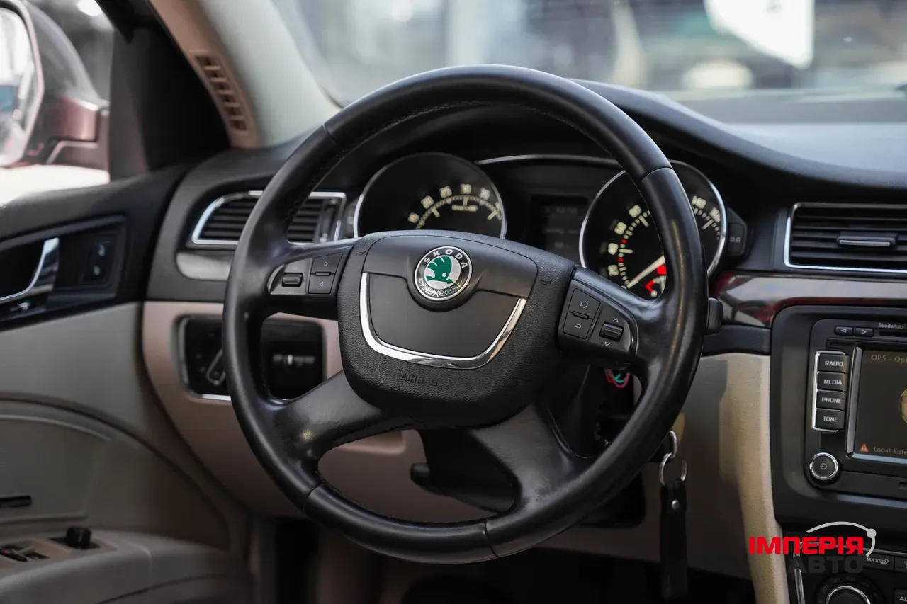 Skoda Superb - фото 17