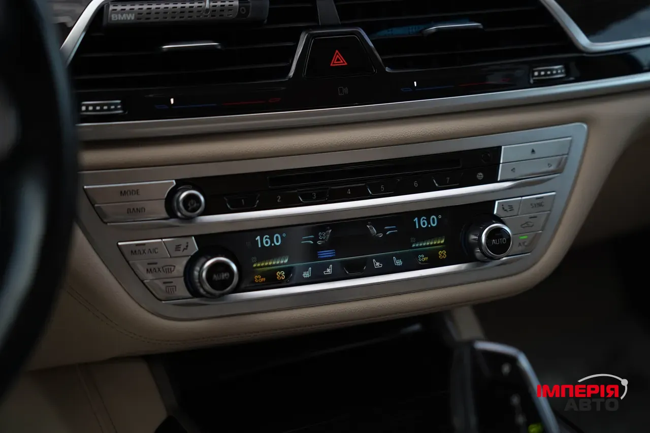 BMW 7 серії - фото 29