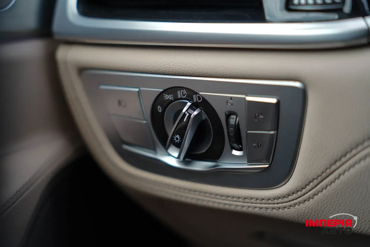 BMW 7 серії - фото 18