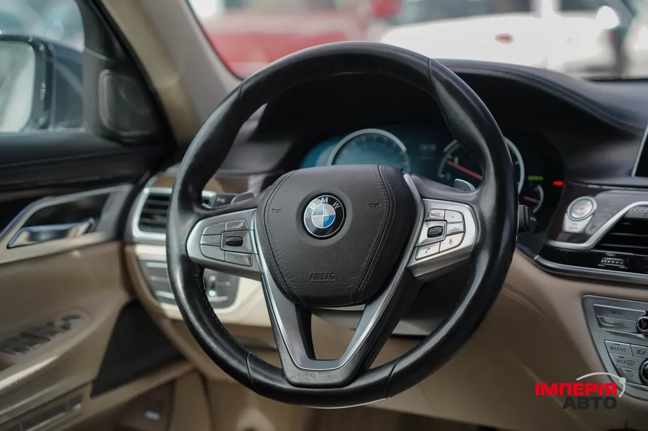 BMW 7 серії - фото 22