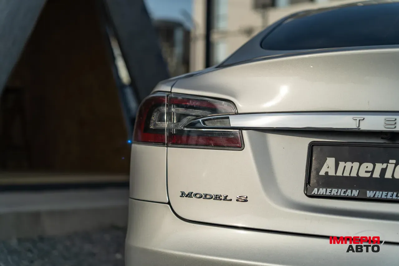 Tesla Model S - фото 8