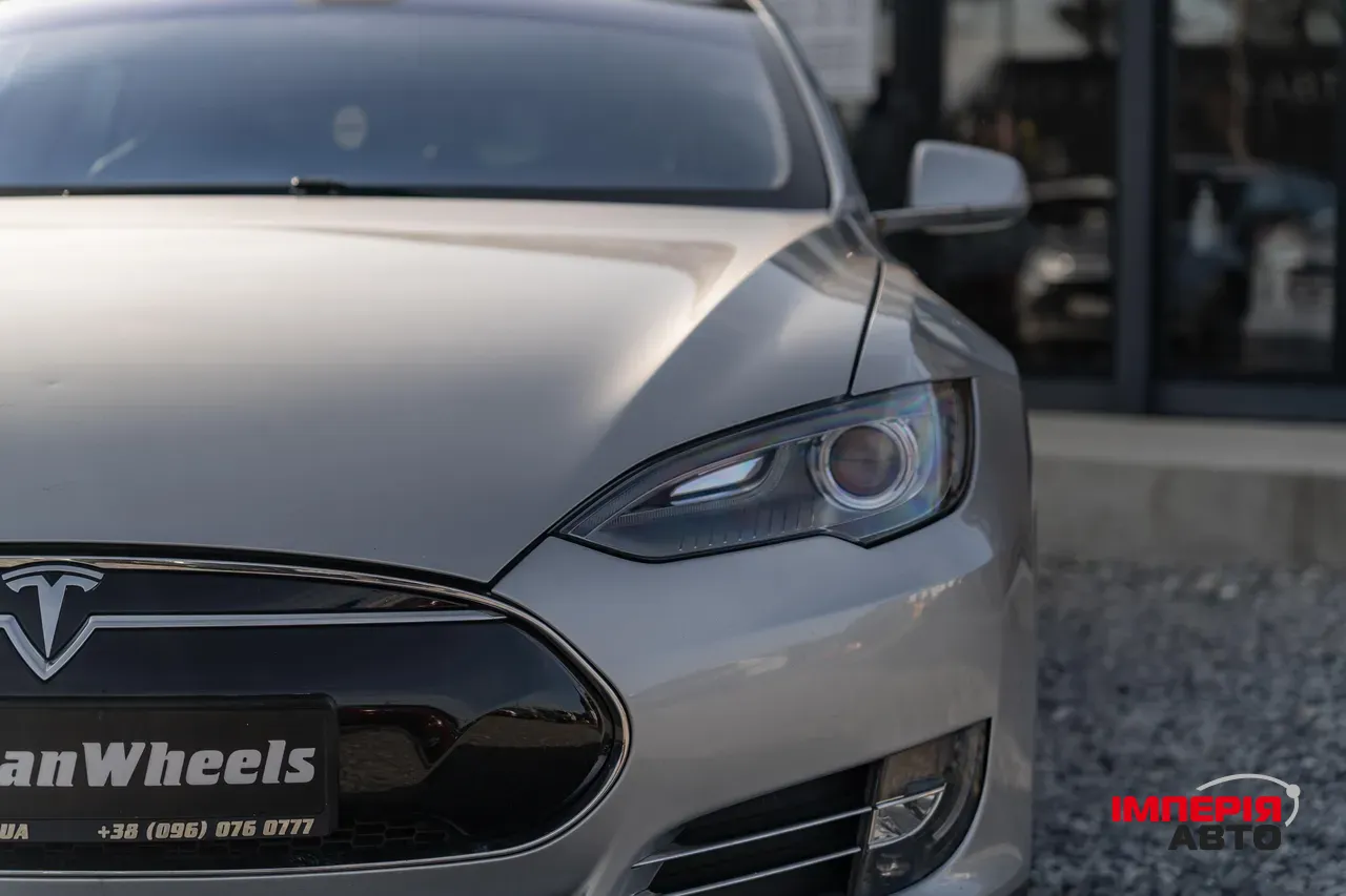 Tesla Model S - фото 11