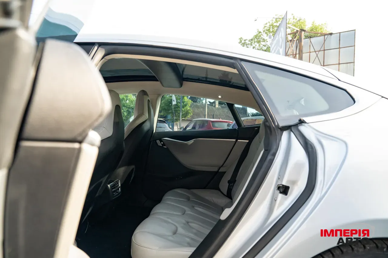 Tesla Model S - фото 24