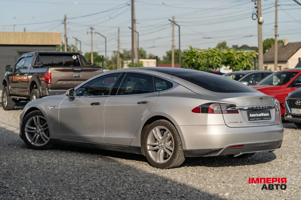 Tesla Model S - фото 7