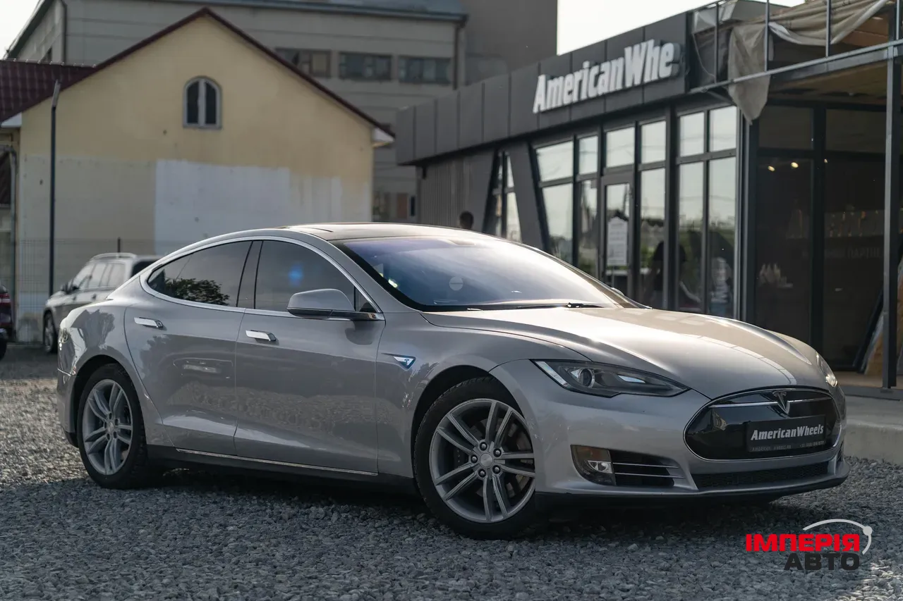 Tesla Model S - фото 9