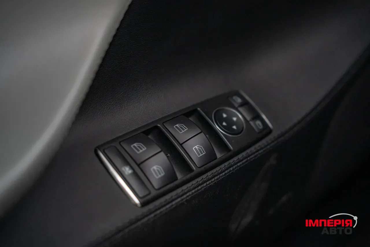 Tesla Model S - фото 13