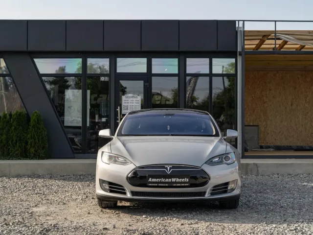 Tesla Model S - фото 2