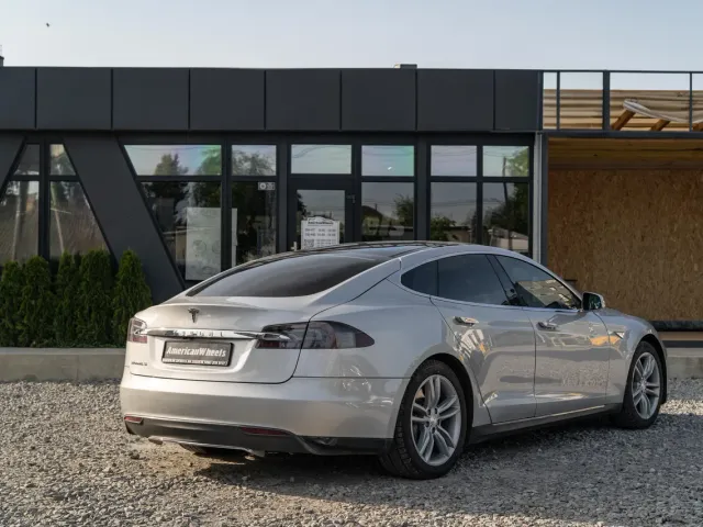 Tesla Model S - фото 5