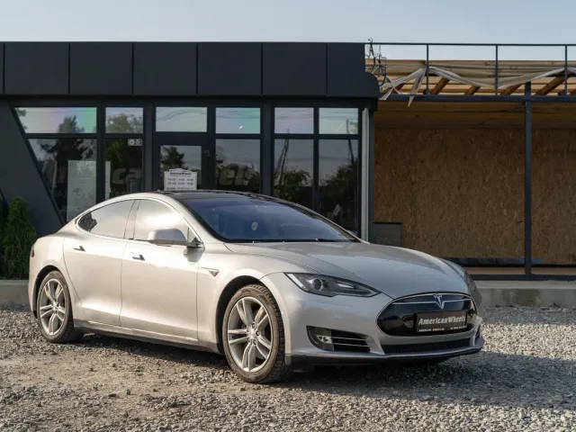 Tesla Model S - фото 3