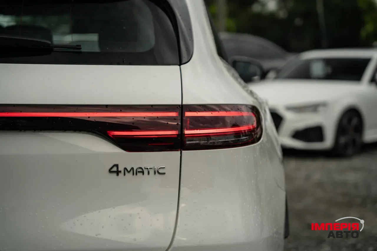 Mercedes-Benz EQC - фото 12
