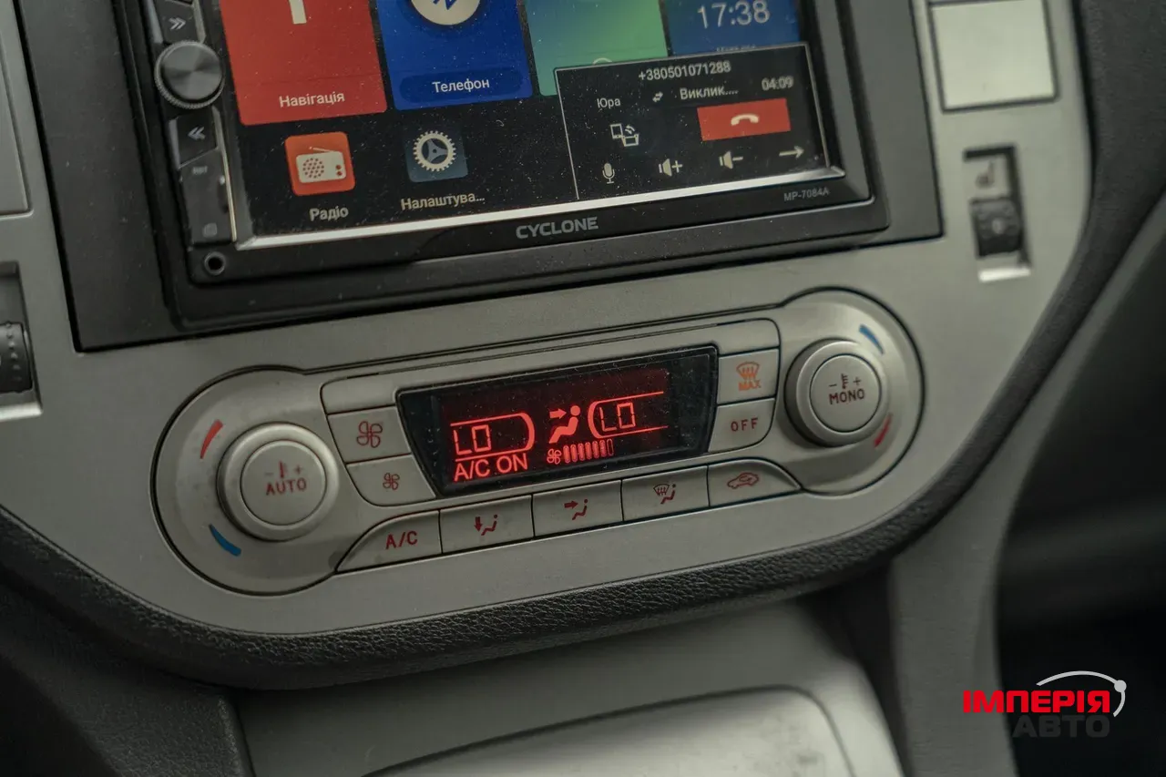 Ford Kuga - фото 27