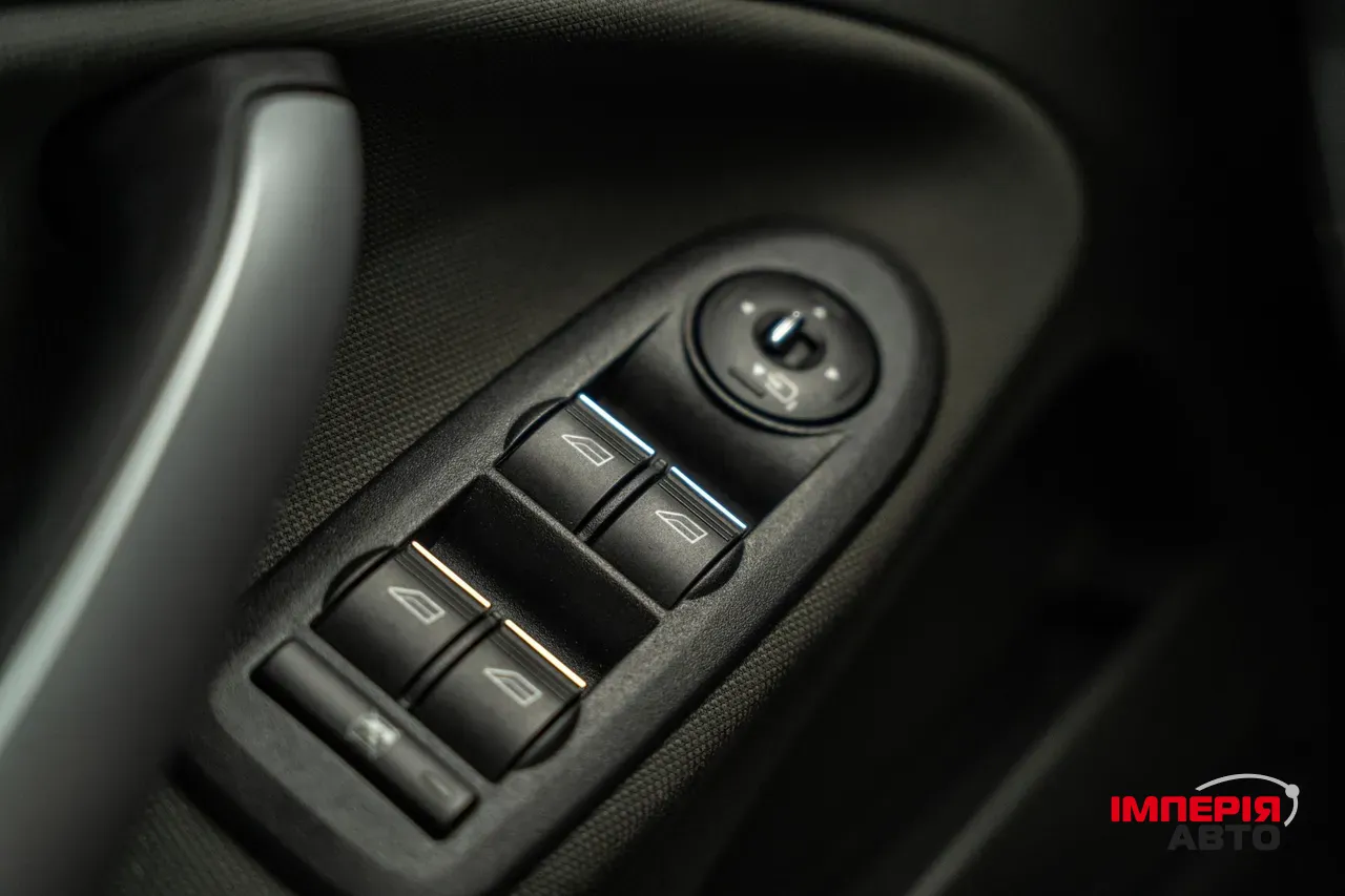 Ford Kuga - фото 18