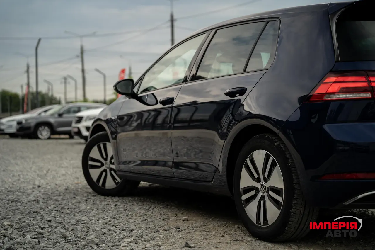 Volkswagen Golf - фото 8