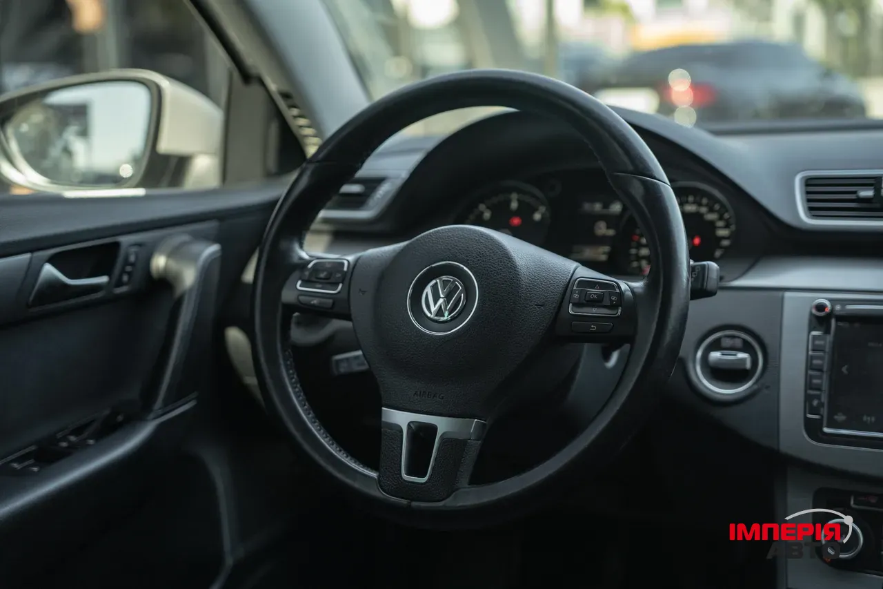 Volkswagen Passat - фото 16