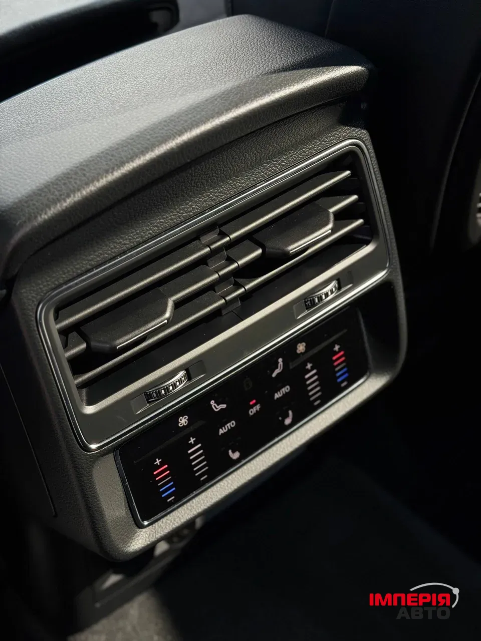 Audi Q8 - фото 11