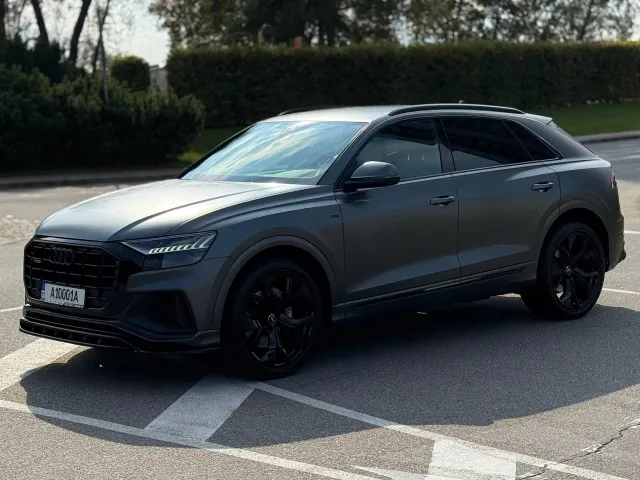 Audi Q8 - фото 1