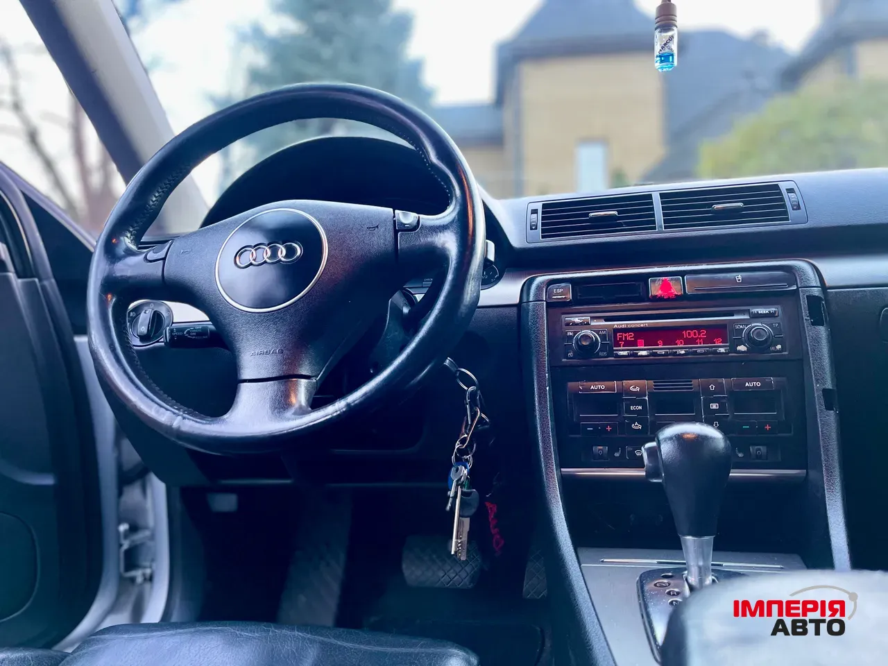 Audi A4 - фото 8