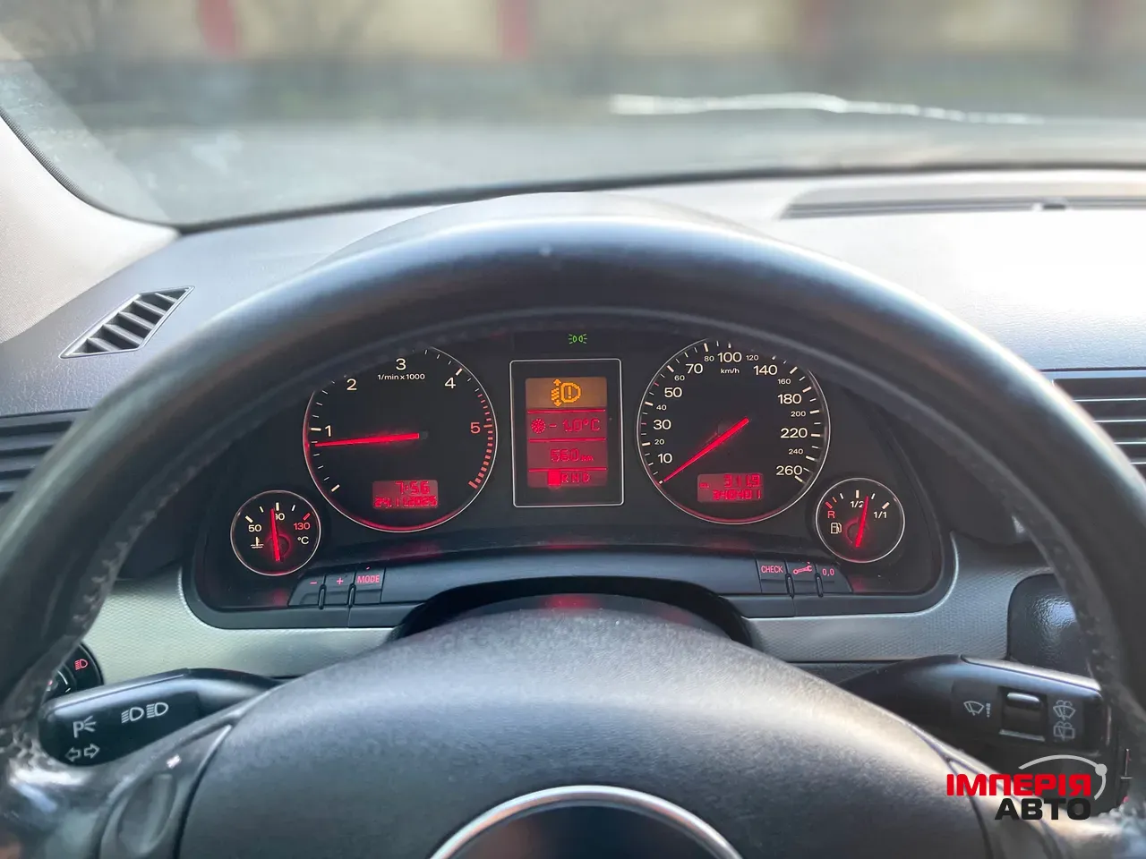 Audi A4 - фото 10