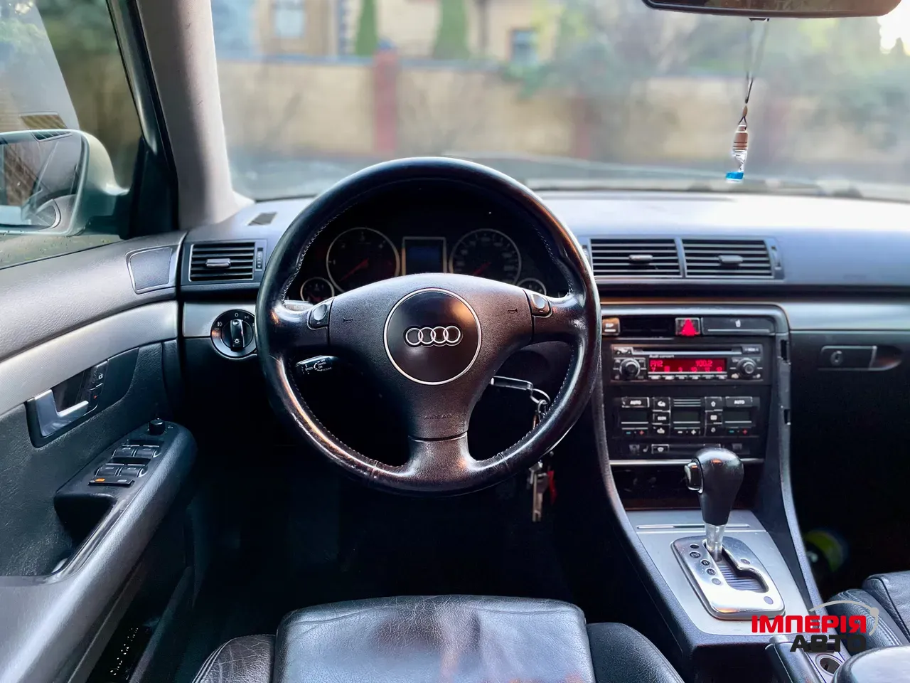 Audi A4 - фото 9