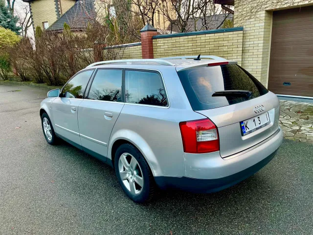 Audi A4 - фото 5
