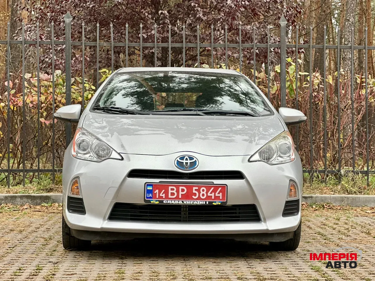Toyota Prius c - фото 2