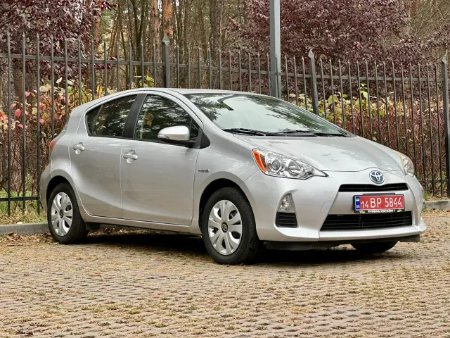 Toyota Prius c - фото 4