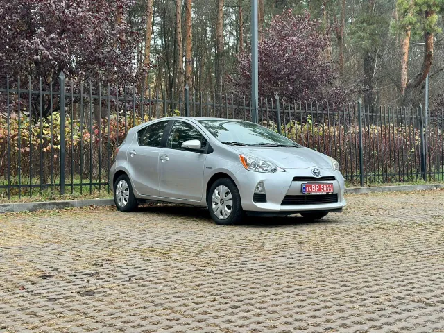 Toyota Prius c - фото 3