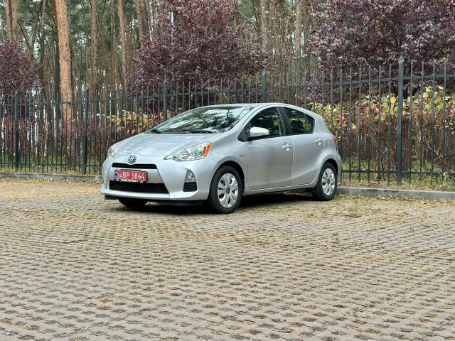 Toyota Prius c - фото 5