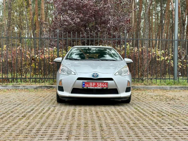 Toyota Prius c - фото 1