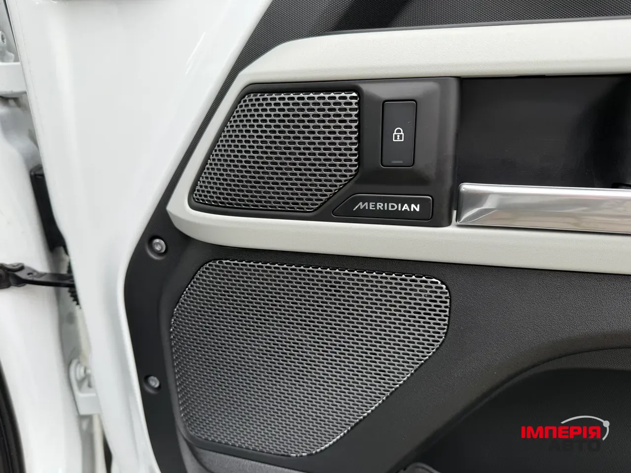 Land Rover Defender - фото 37