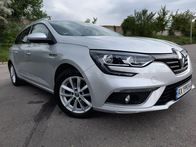 Renault Megane - фото 1