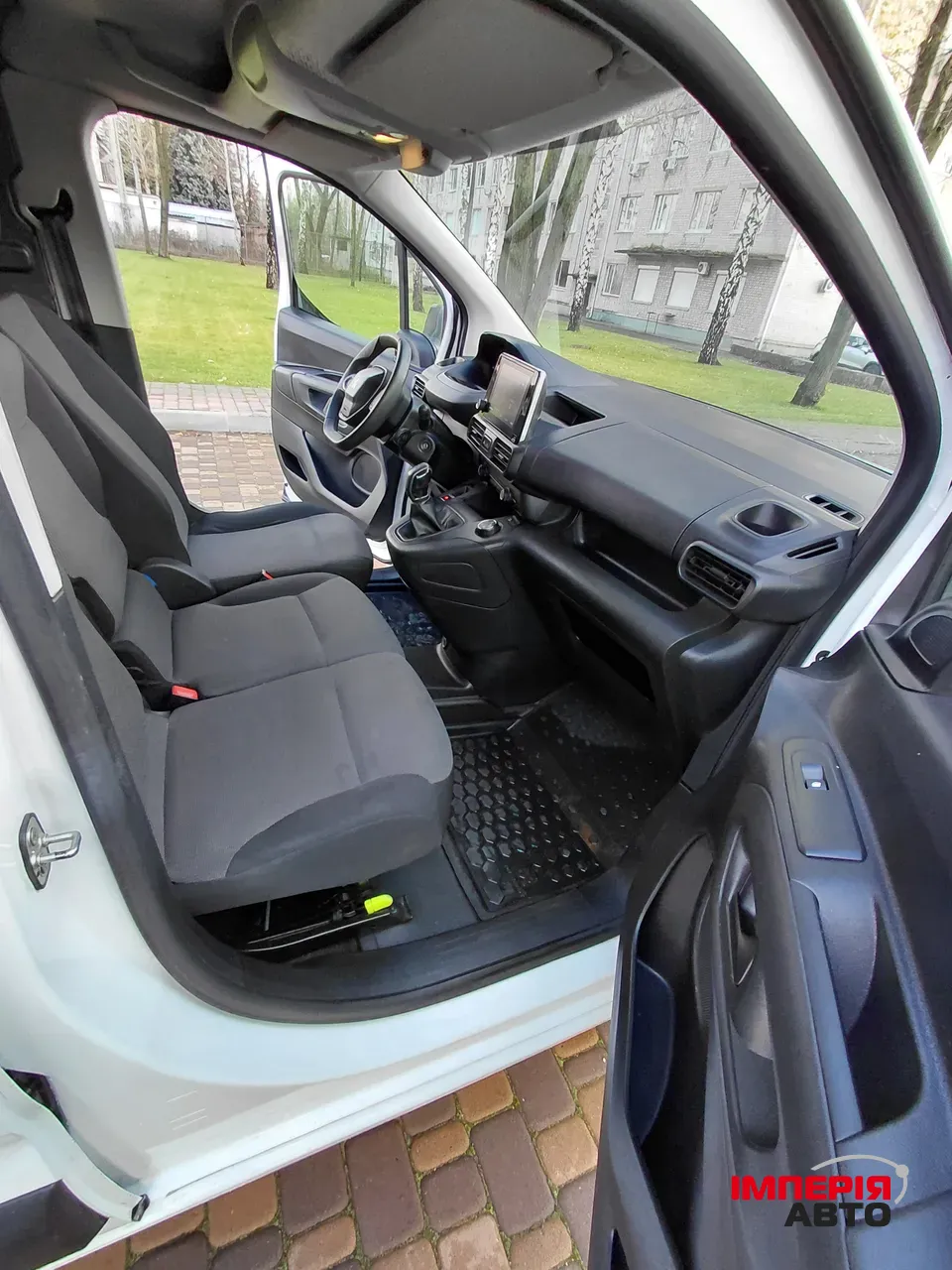 Peugeot Partner - фото 8