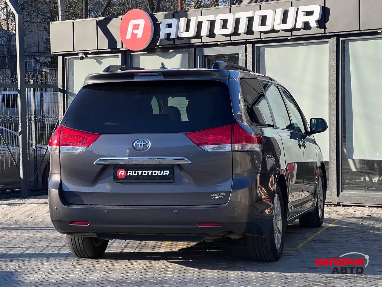 Toyota Sienna - фото 11